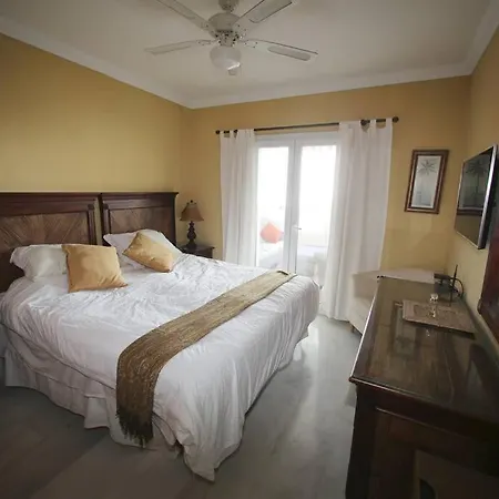 Stylish, Spacious With Sea View Διαμέρισμα